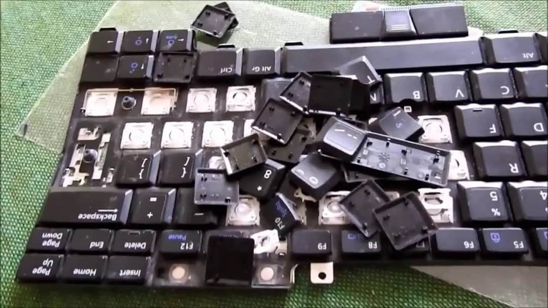 Jak samodzielnie wymienić klawiaturę w laptopie w kilku prostych krokach