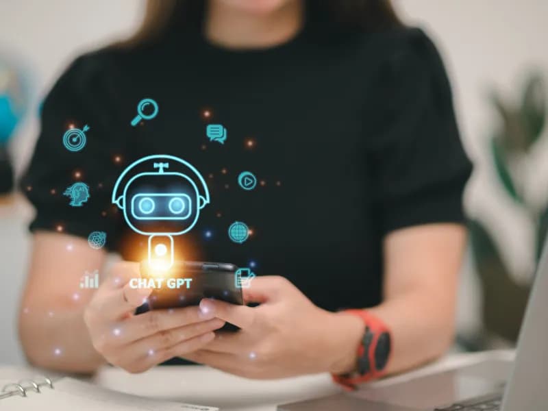 Czy ChatGPT to sztuczna inteligencja? Wyjaśniamy, jak działa i co potrafi