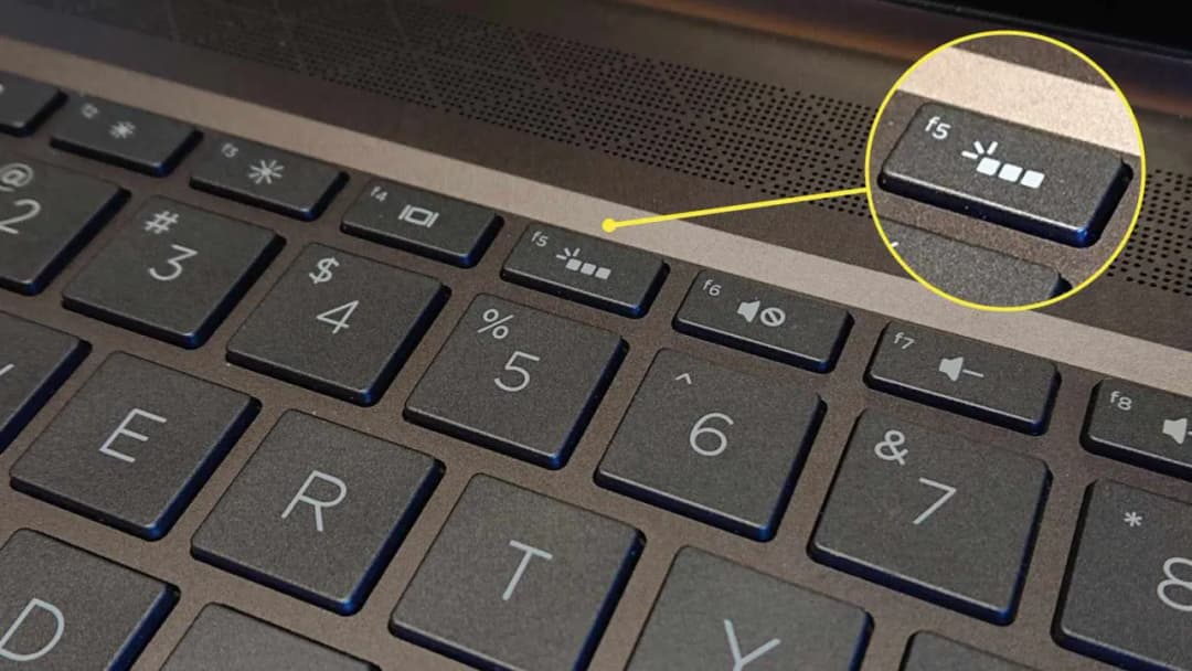 Jak łatwo włączyć i dostosować podświetlenie klawiatury w twoim laptopie HP